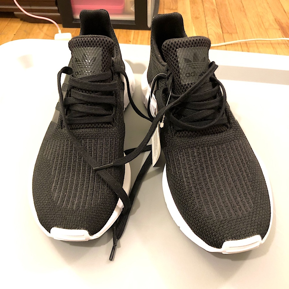 Adidas Mens Black Sneakers Size 8